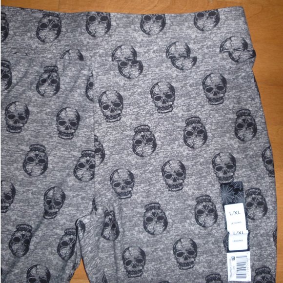 Womens Halloween Themed Leggings Size S/M L/XL  Gray SKULLS Pirate Scary NWT - Picture 2 of 2